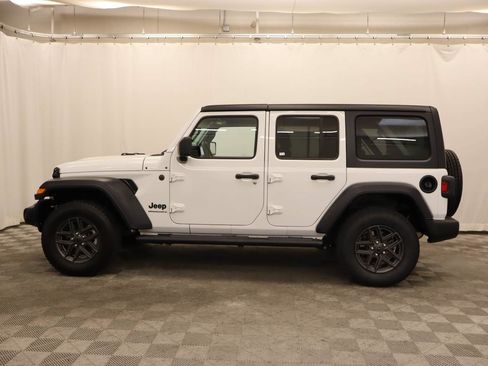 Used 2024 Jeep Wrangler Unlimited Sport AWD/4WD image 2