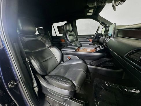 Used 2021 Lincoln Navigator Reserve image 12