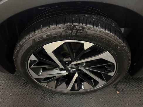 Used 2023 Mitsubishi Outlander SE image 8