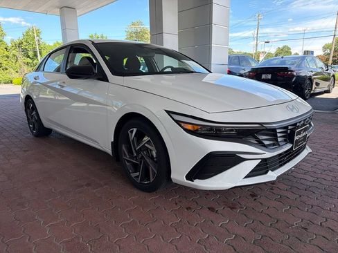 Used 2025 Hyundai Elantra Sport FWD image 2
