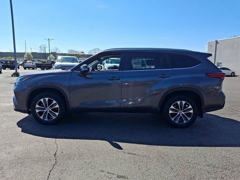 Used 2023 Toyota Highlander XLE AWD/4WD image 7