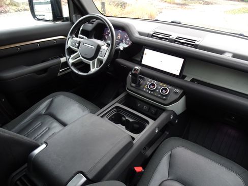 Used 2020 Land Rover Defender 110 First Edition image 25