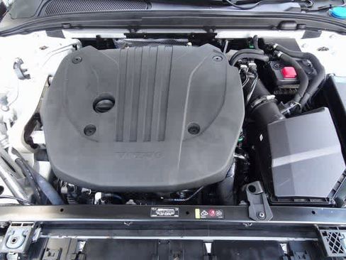 Used 2024 Volvo S60 B5 Plus image 40