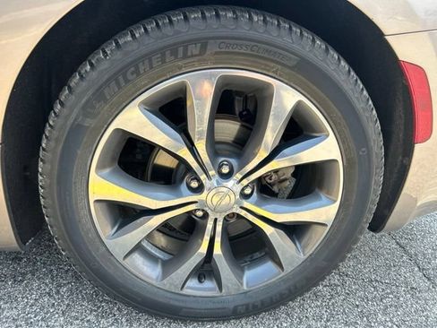 Used 2017 Chrysler Pacifica Limited w/ UConnect Theater Package FWD image 11