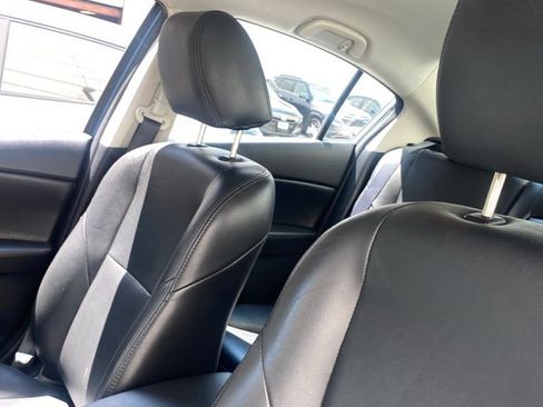 Used 2010 MAZDA MAZDA3 i Touring FWD image 11