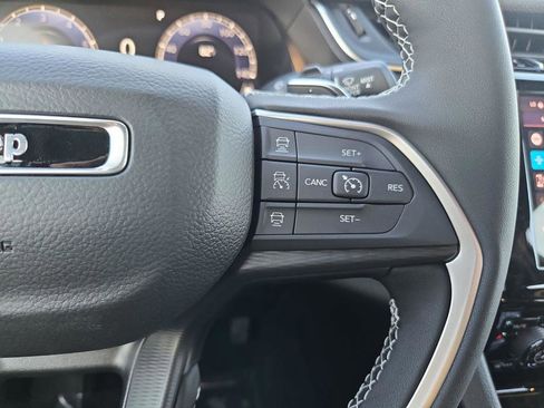 New 2025 Jeep Grand Cherokee Laredo X w/ Luxury Tech Group I AWD/4WD image 24
