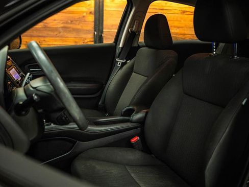 Used 2017 Honda HR-V LX image 9