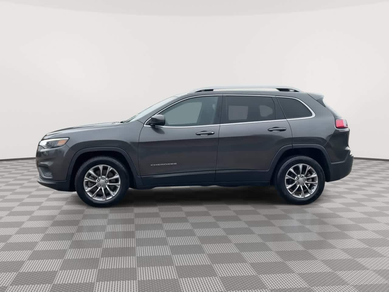 Used 2019 Jeep Cherokee Latitude Plus w/ Comfort/Convenience Group FWD image 5