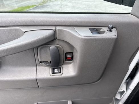 Used 2014 Chevrolet Express 2500 image 16