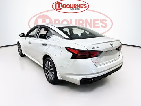 Used 2024 Nissan Altima 2.5 SV AWD/4WD image 7