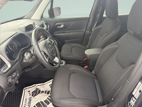 Certified 2023 Jeep Renegade Latitude w/ Premium Group AWD/4WD image 9