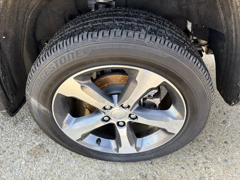 Used 2025 Jeep Grand Cherokee Limited w/ Luxury Tech Group II image 10