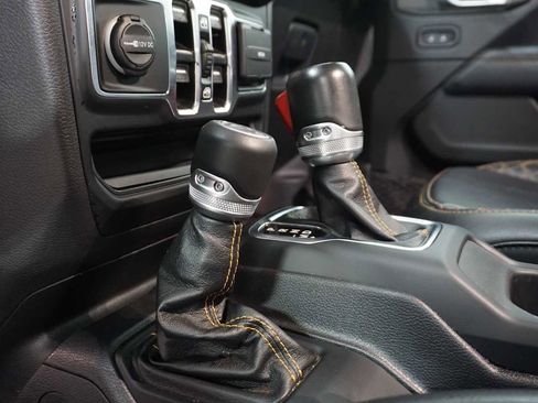 Used 2023 Jeep Gladiator Overland image 24