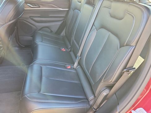 Used 2023 Jeep Grand Cherokee Limited w/ Black Appearance Package image 7