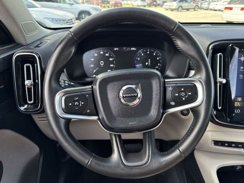 Used 2019 Volvo XC40 T5 Momentum AWD/4WD image 18