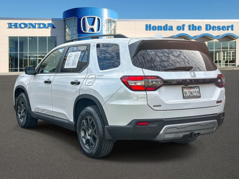Used 2024 Honda Pilot TrailSport image 5