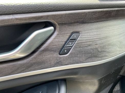 Used 2024 Jeep Grand Cherokee Limited AWD/4WD image 18