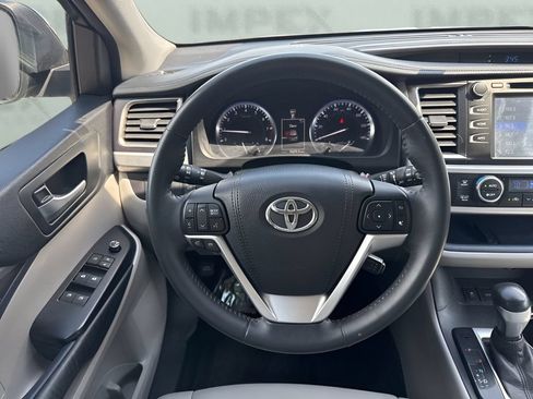 Used 2016 Toyota Highlander XLE AWD/4WD image 15