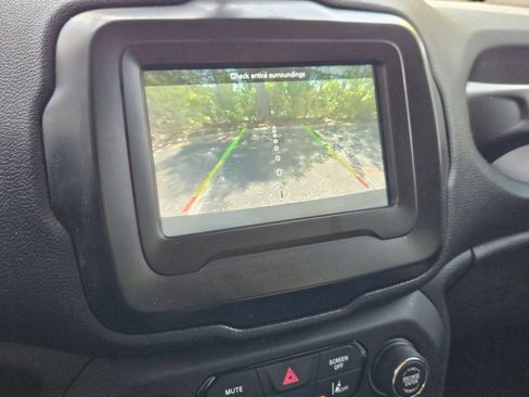 Used 2021 Jeep Renegade Sport FWD image 9