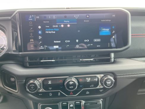 Used 2024 Jeep Gladiator Rubicon image 20