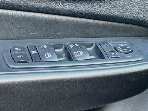 Used 2019 Jeep Cherokee Trailhawk AWD/4WD image 25
