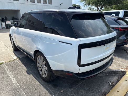 Used 2025 Land Rover Range Rover SE AWD/4WD image 3