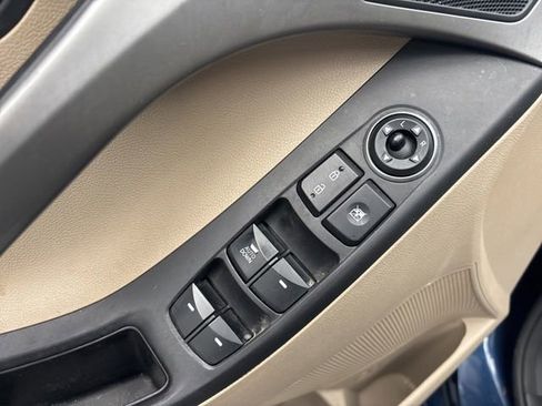 Used 2016 Hyundai Elantra SE FWD image 12