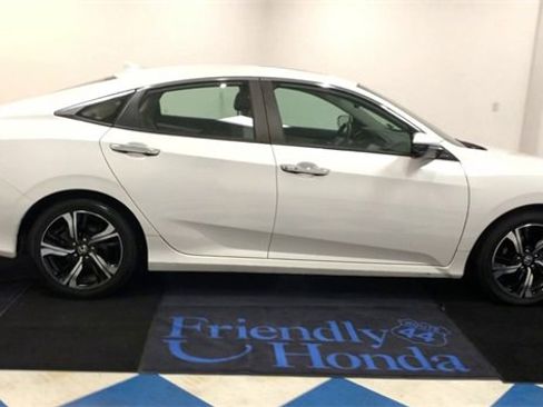 Used 2017 Honda Civic Touring image 9