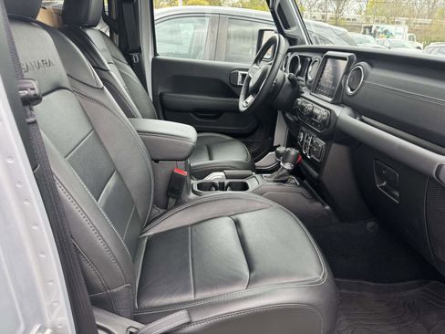 Used 2022 Jeep Wrangler Unlimited Sahara w/ Dual Top Group AWD/4WD image 14