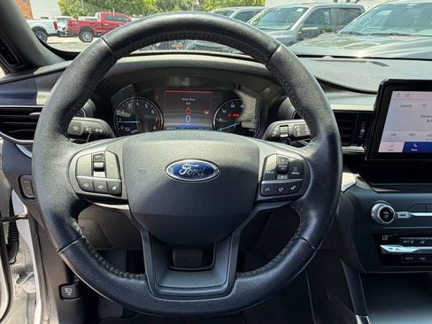 Used 2020 Ford Explorer XLT w/ Equipment Group 202A RWD image 19