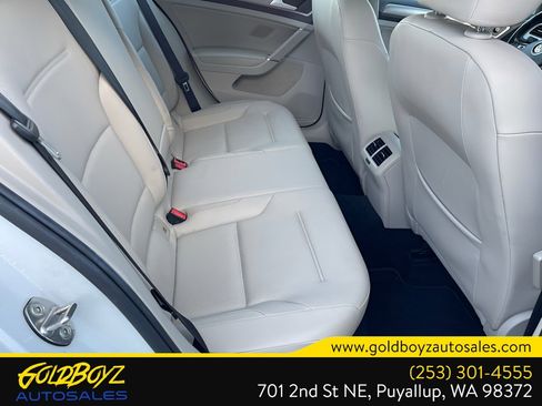 Used 2017 Volkswagen Golf SE image 19