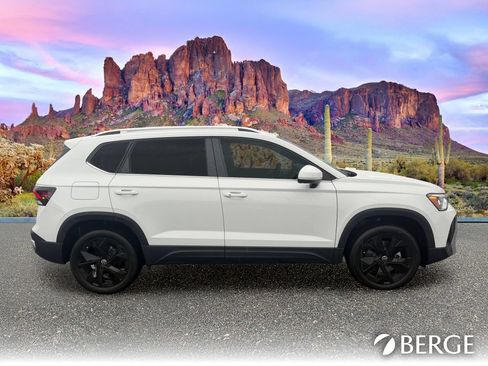 Used 2025 Volkswagen Taos SE FWD image 8