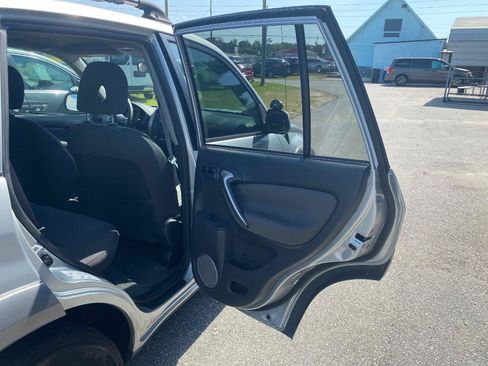 Used 2005 Toyota RAV4 2WD image 19