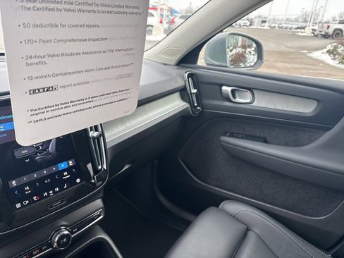 Certified 2025 Volvo XC40 B5 Plus image 31