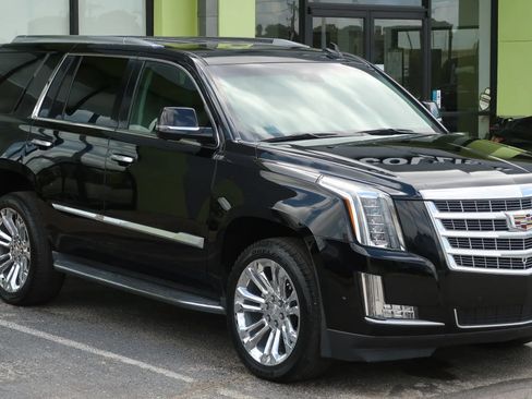 Used 2018 Cadillac Escalade Luxury w/ LPO, Radiant Package RWD image 5