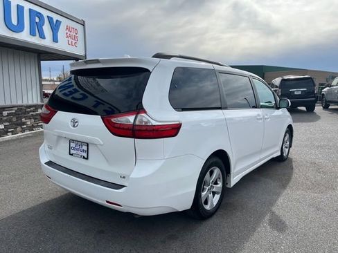 Used 2018 Toyota Sienna LE image 12