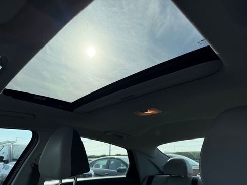 Used 2025 Hyundai Elantra Limited image 28