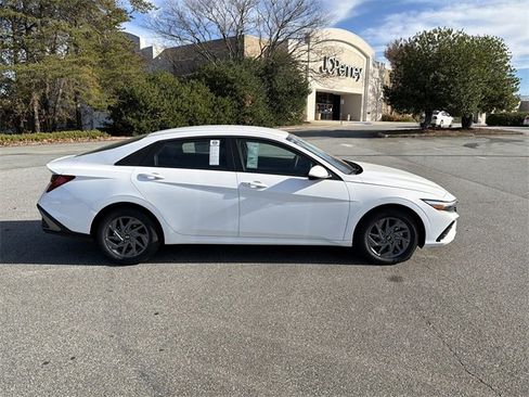 New 2026 Hyundai Elantra Blue image 8