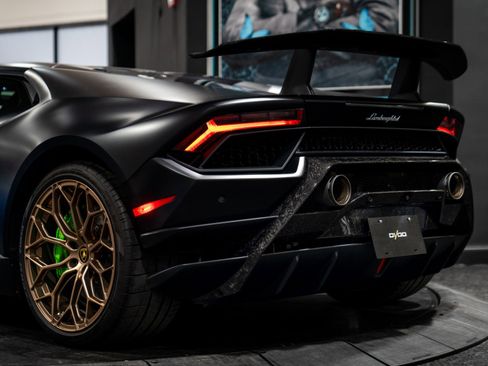 Used 2018 Lamborghini Huracan Performante image 3