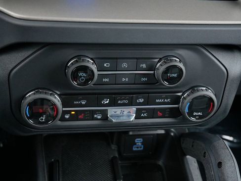 Used 2025 Ford Bronco Outer Banks w/ Sasquatch Package AWD/4WD image 29