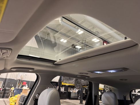 Certified 2021 Kia Telluride EX w/ EX Premium Package image 17