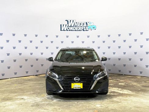Used 2024 Nissan Altima 2.5 SV FWD image 8