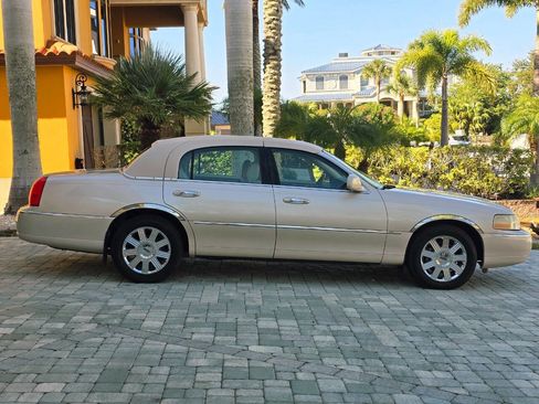 Used 2003 Lincoln Town Car Cartier image 38
