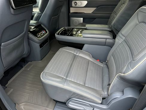 Used 2018 Lincoln Navigator L Black Label image 11
