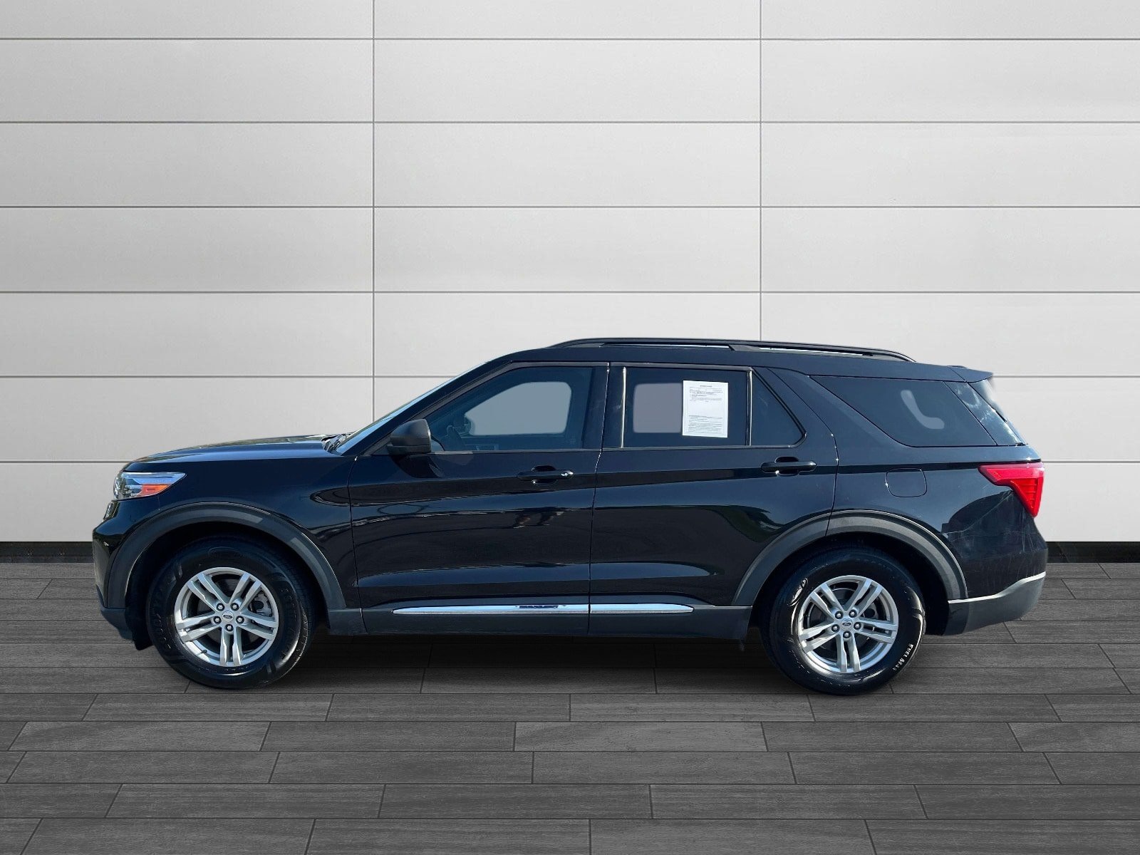 Used 2021 Ford Explorer XLT RWD image 6