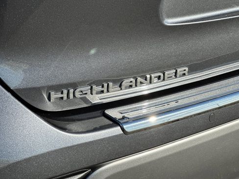 Used 2023 Toyota Highlander Platinum image 27