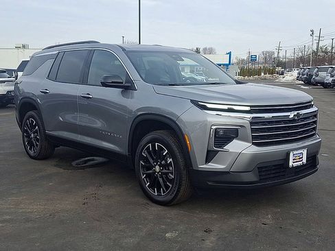 New 2026 Chevrolet Traverse LT w/ Sun and Wheel Package image 5