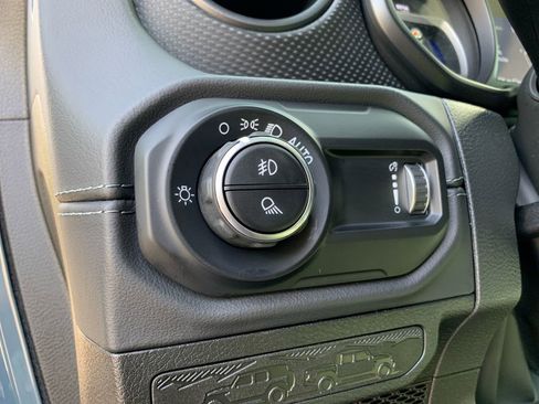 New 2025 Jeep Gladiator Rubicon w/ Technology Group image 3