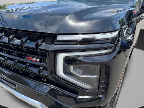 Used 2025 Chevrolet Suburban Z71 AWD/4WD image 10