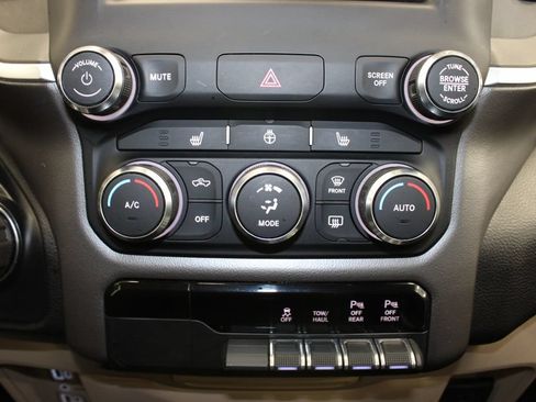 Used 2020 RAM 1500 Big Horn AWD/4WD image 13